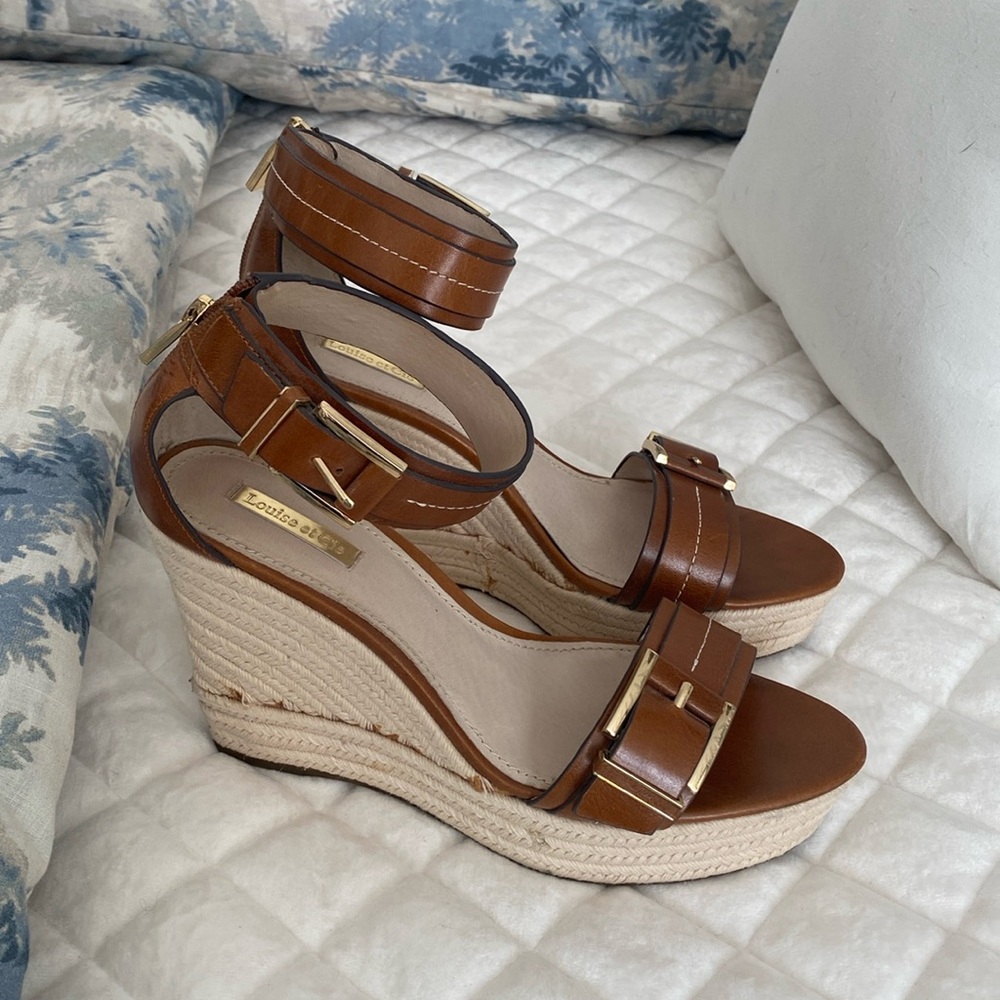 Louise et Cie brown leather, buckle wedge 4in heel. Sz 9